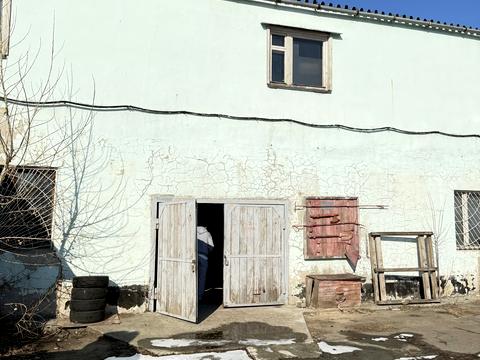 комерційна за адресою Каховська вул., 63