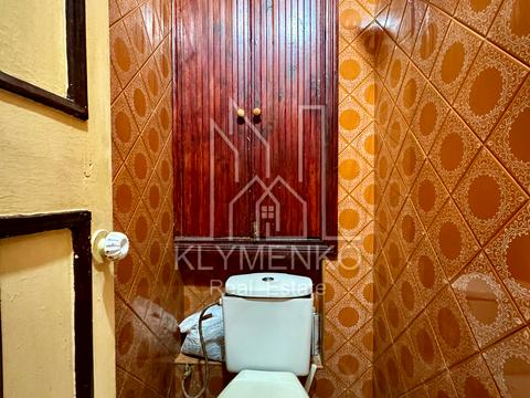 комерційна за адресою Саксаганського вул., 63/28