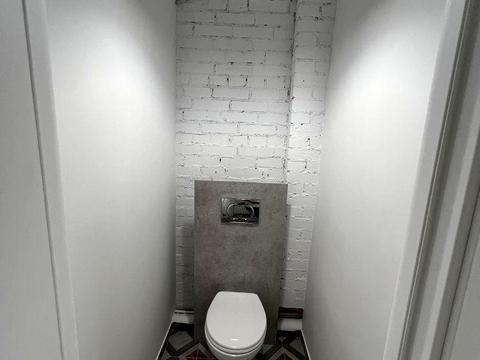 комерційна за адресою Межигірська вул., 86