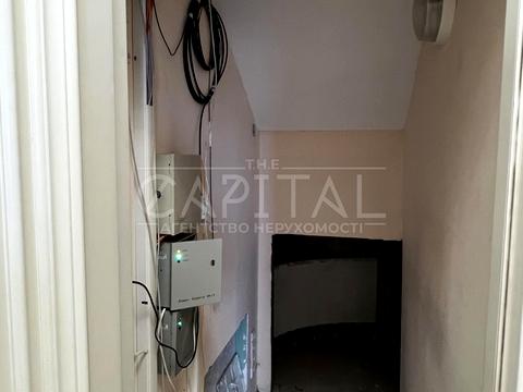 комерційна за адресою Володимирська вул., 93