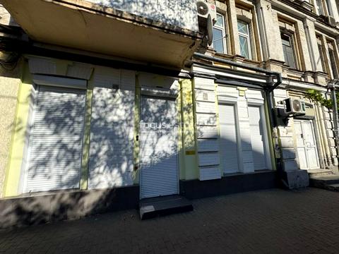 комерційна за адресою Саксаганського вул., 106