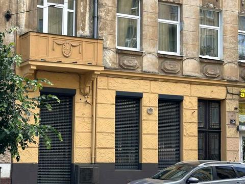 коммерческая по адресу Степана Бандери вул., 47