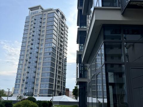 паркомісце за адресою Андрія Верхогляда вул. (Михайла Драгомирова), 3