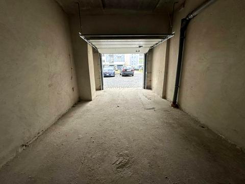 паркомісце за адресою Олександра Довженка вул., 33