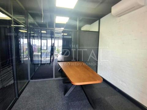 комерційна за адресою Вадима Гетьмана вул., 6