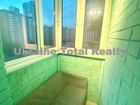 квартира за адресою Анни Ахматової вул., 30