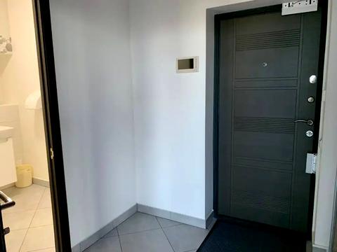 комерційна за адресою Дмитра Яворницького просп. (Карла Маркса), 72
