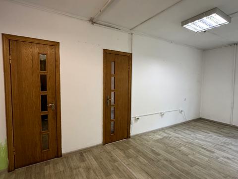 комерційна за адресою Олександра Довженка вул., 1