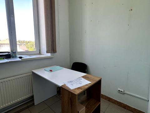комерційна за адресою Жовтнева вул., 7