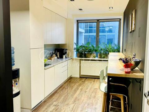 комерційна за адресою Саксаганського вул., 4