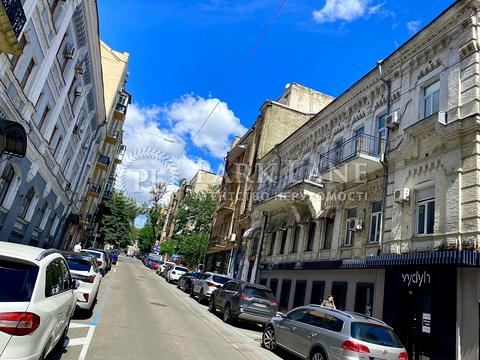 коммерческая по адресу Малая Житомирская ул., 6