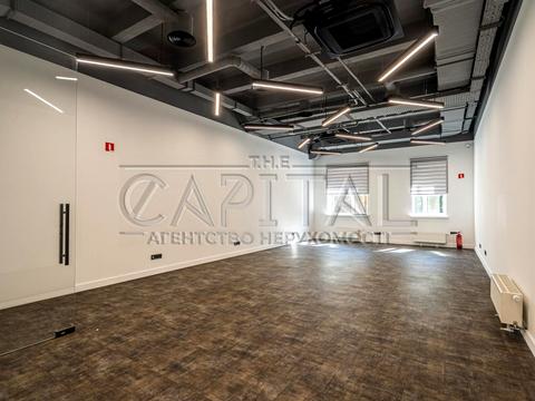 комерційна за адресою Михайла Максимовича вул. (Онуфрія Трутенка), 8