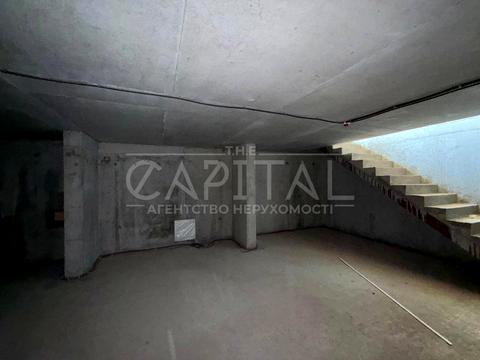 комерційна за адресою Дніпровська набережна вул., 17-К