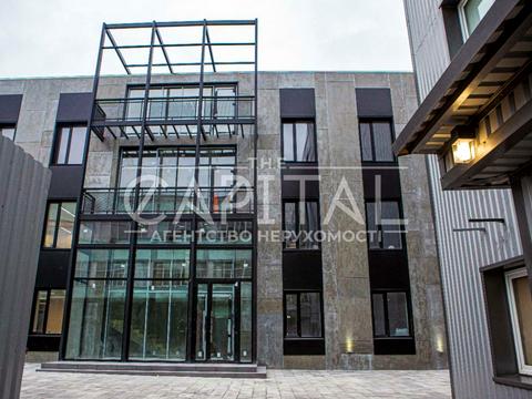 комерційна за адресою Старокиївська вул., 10
