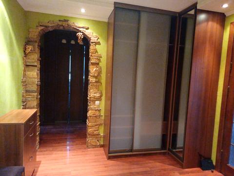 квартира за адресою Анни Ахматової вул., 37