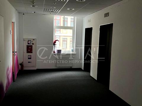 комерційна за адресою Володимирська вул., 93