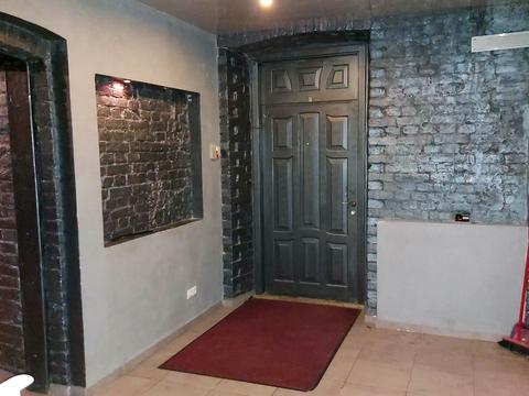 комерційна за адресою Десятинна вул., 7