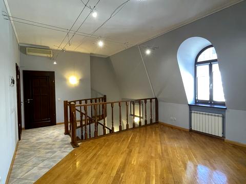 комерційна за адресою Чеховський пров., 8