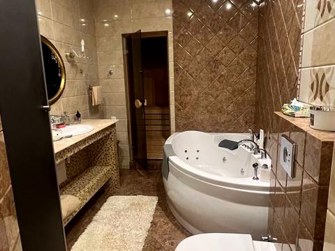 квартира за адресою Літературна вул., 1а
