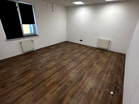 комерційна за адресою Черняховського вул., 16