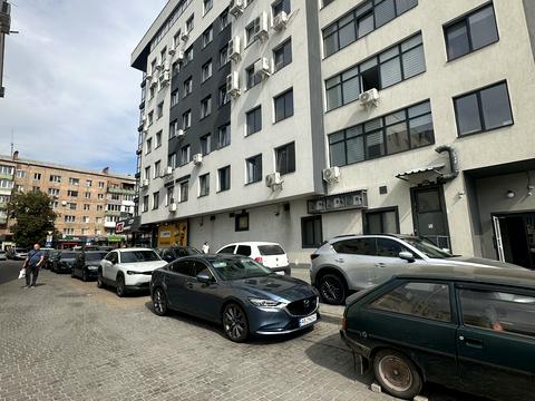комерційна за адресою Зарічанська вул., 3/4