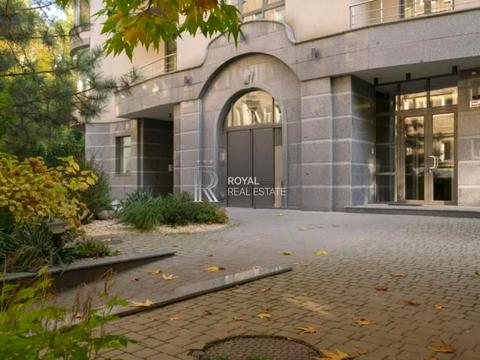 комерційна за адресою Івана Франка вул., 1