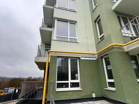 коммерческая по адресу Джона Леннона, 41