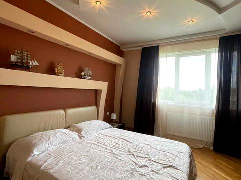 будинок за адресою коновальця, 4