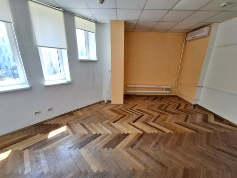 комерційна за адресою Братська вул., 6