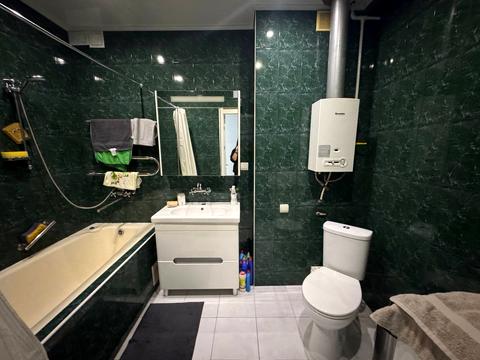 квартира за адресою Донця-Захаржевського вул., 5