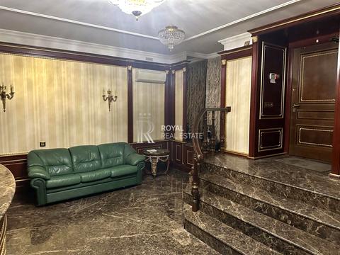 комерційна за адресою Костельна вул., 4