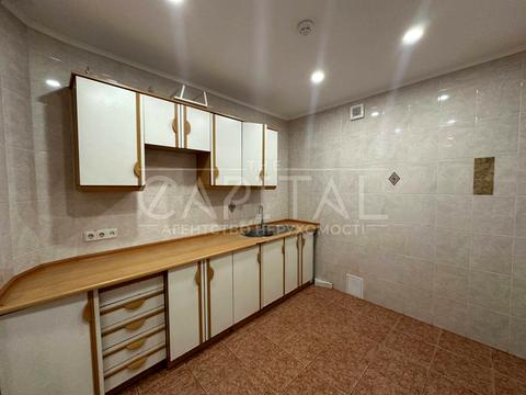 комерційна за адресою Володимирська вул., 6