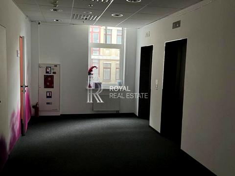 комерційна за адресою Володимирська вул., 38