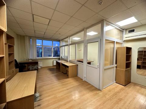 комерційна за адресою Володимира Івасюка просп. (Героїв Сталінграду), 12-Ж