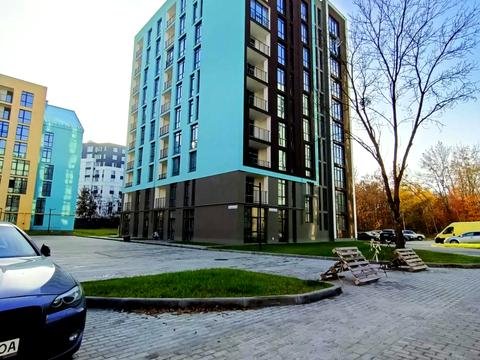 комерційна за адресою Стрийська, 111