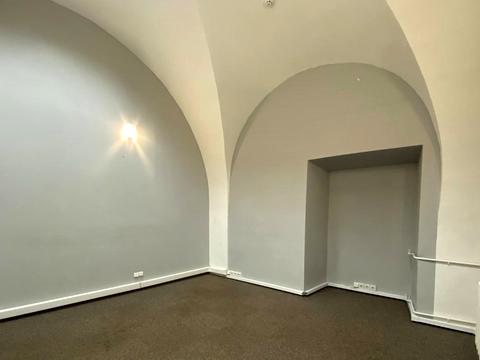 комерційна за адресою Рибальська вул., 22