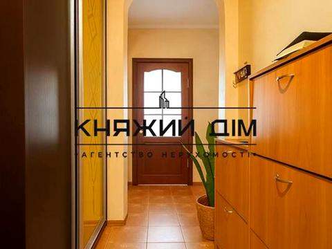 квартира за адресою Київ, Лариси Руденко вул., 21