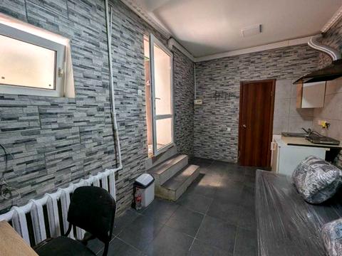 комерційна за адресою Семінарська вул., 11