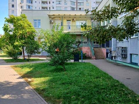 комерційна за адресою Милославська вул., 49