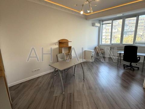 коммерческая по адресу Павла Тычины просп., 18-Б