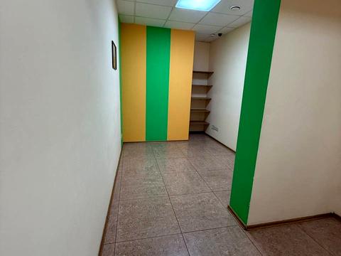 комерційна за адресою Раїси Окіпної вул., 8