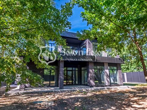 будинок за адресою Світанкова, 1