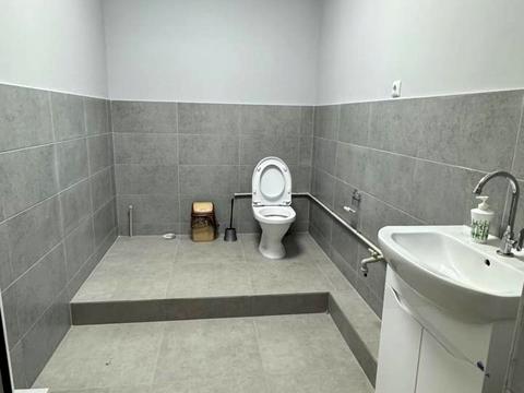 комерційна за адресою Миру, 1