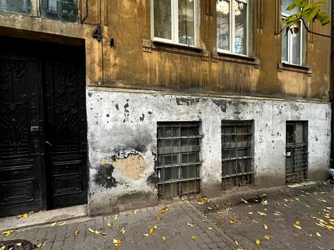 комерційна за адресою Здоров'я вул., 4