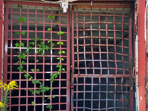 комерційна за адресою Центральна, 48