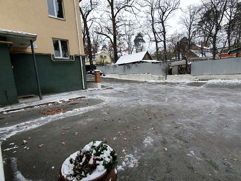 комерційна за адресою Українська вул., 48