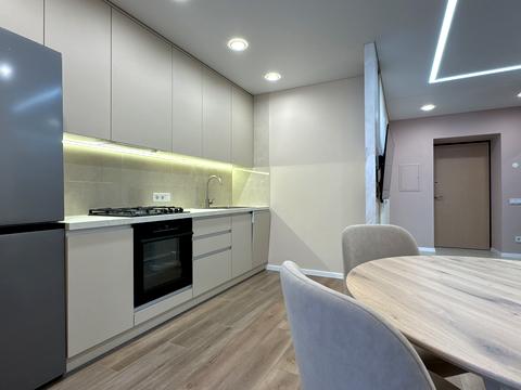 квартира за адресою Домбровського вул., 3в