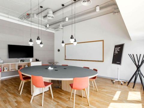 комерційна за адресою Хрещатик вул., 16