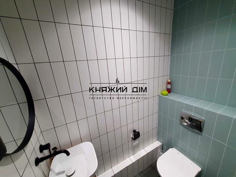 комерційна за адресою Межигірська вул., 3