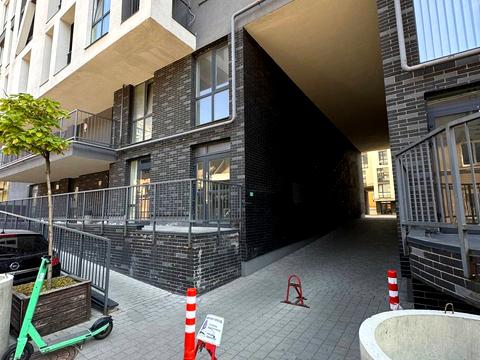 комерційна за адресою Героїв УПА вул., 73в